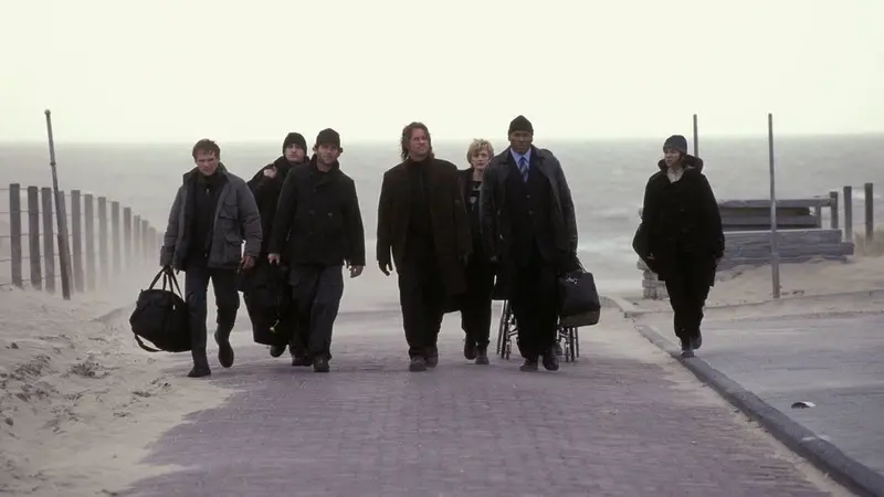 Mindhunters (2004) FBI profiler trainees arriving on Oneiga Island