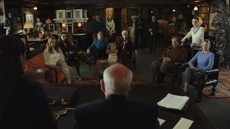 The Thrombey family reacts as Harlan Thrombey's final will is read